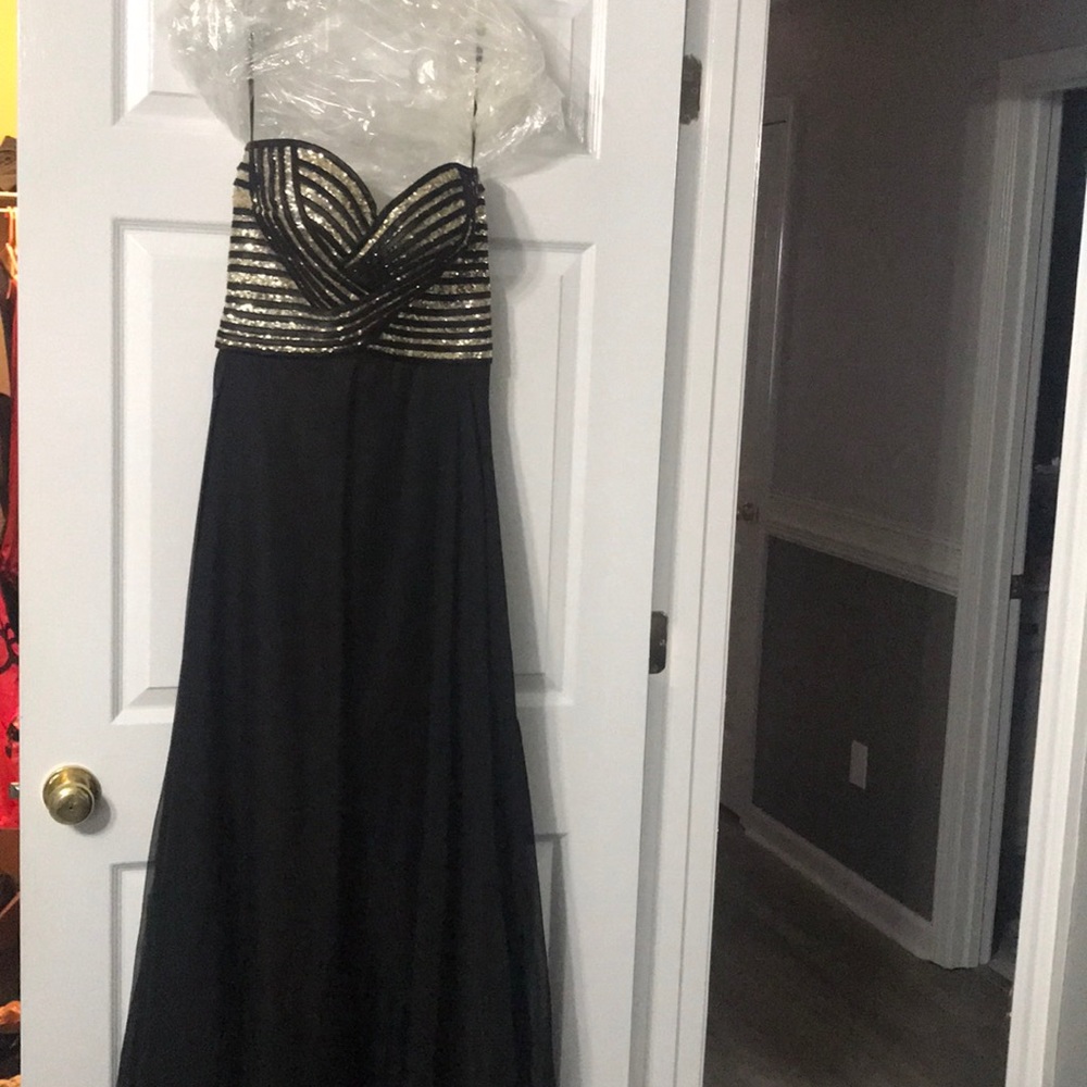 Prom Dress - Picture 2 of 3